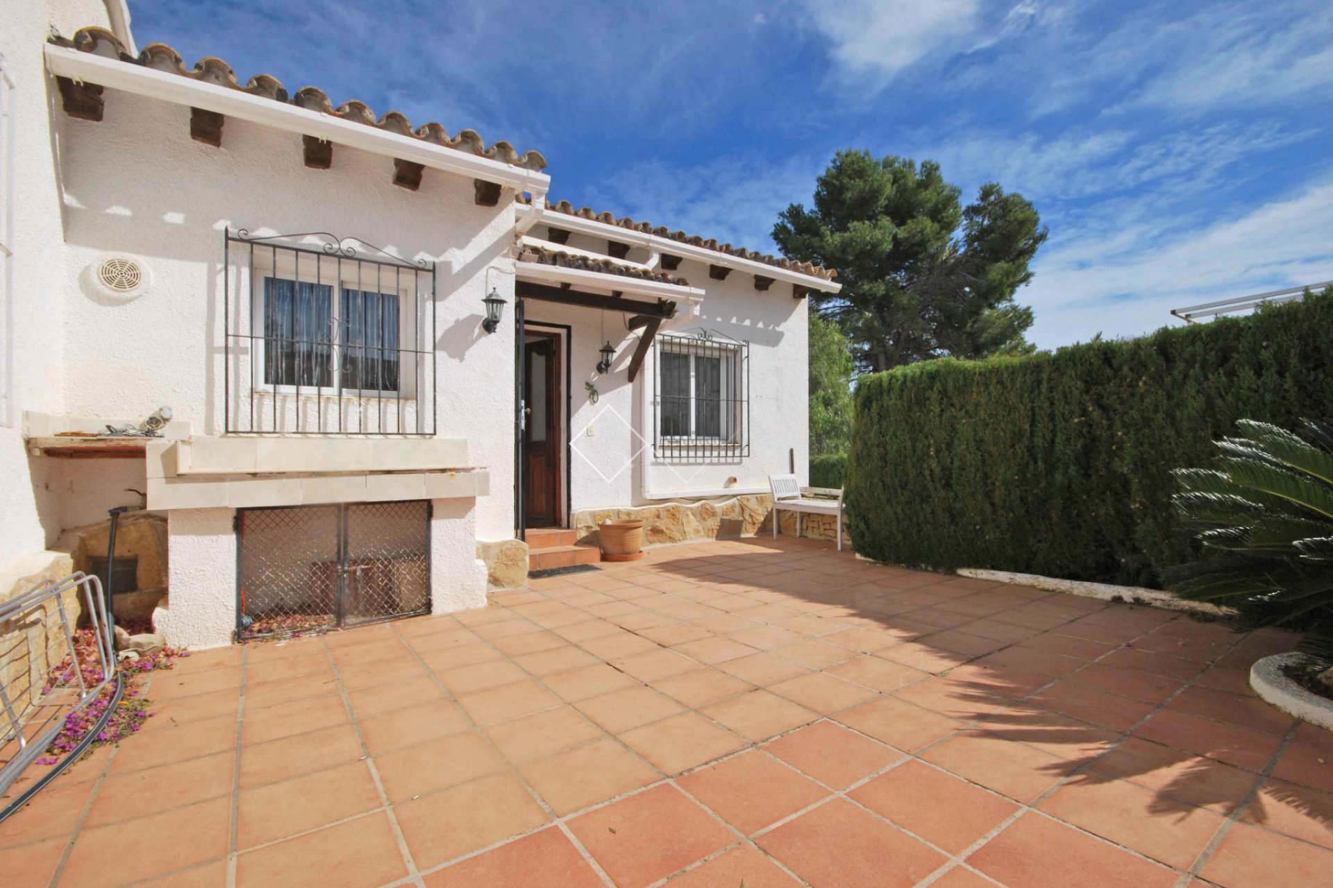 entrance house -  Opportunity! 5 bed attached house for sale in Moraira