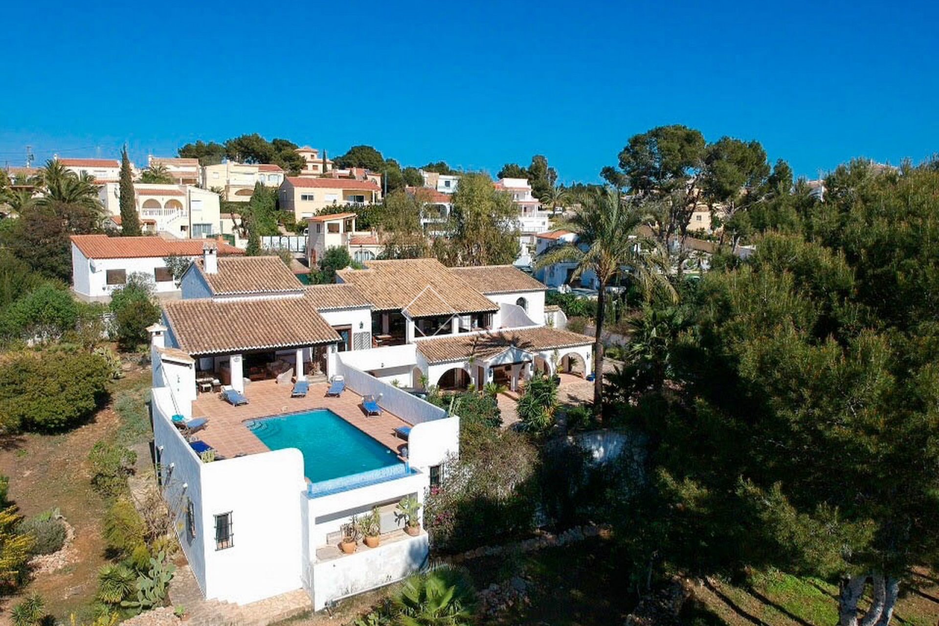 Huge rustic villa for sale in Calpe