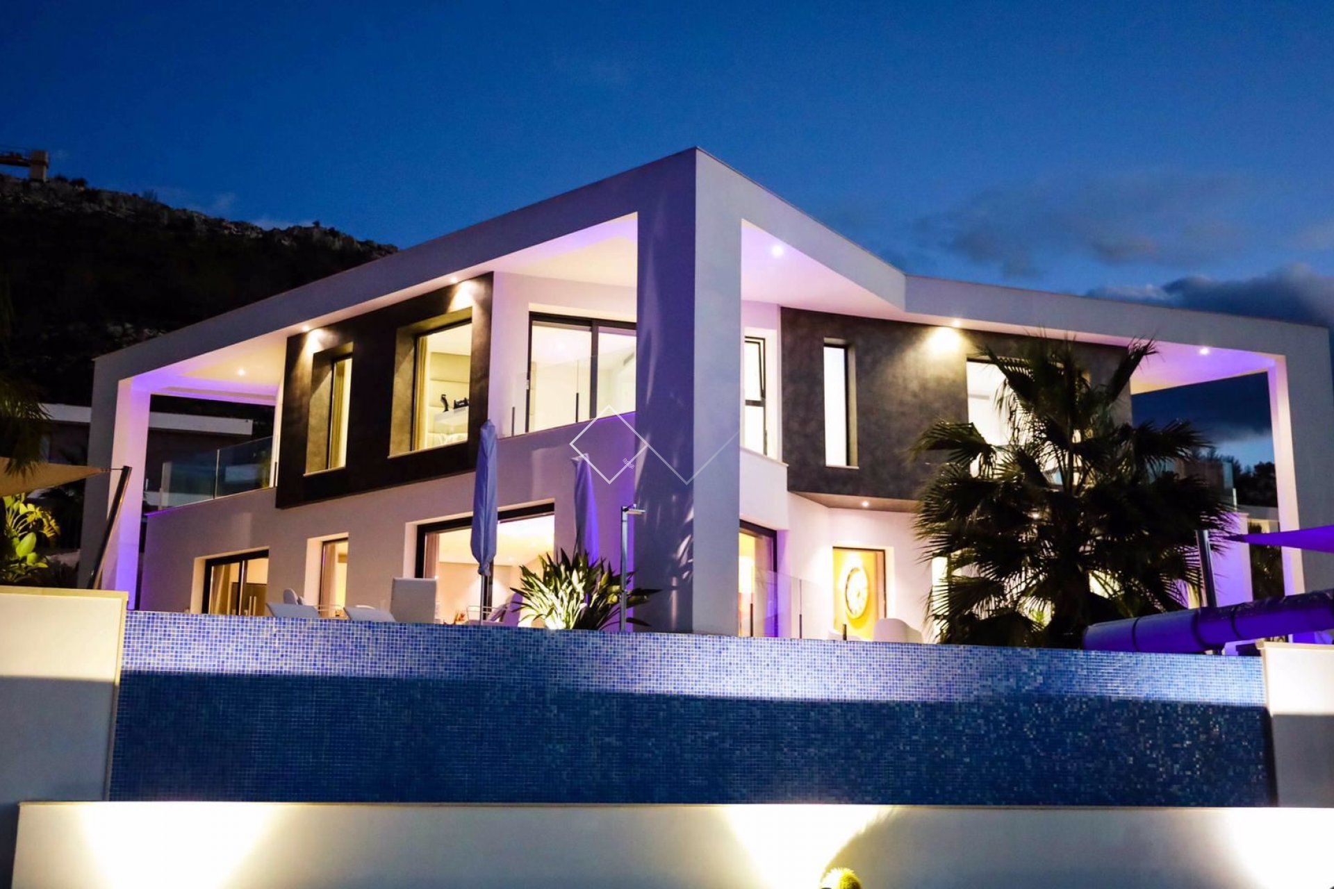-nuit luxueuse villa moderne avec piscine et vue sur la mer à Javea
