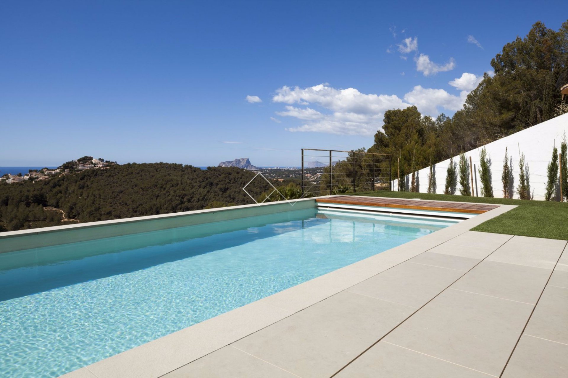 Pool und Ausblick - Wunderschöne moderne Villa mit Meerblick in Richtung El Portet und Calpe