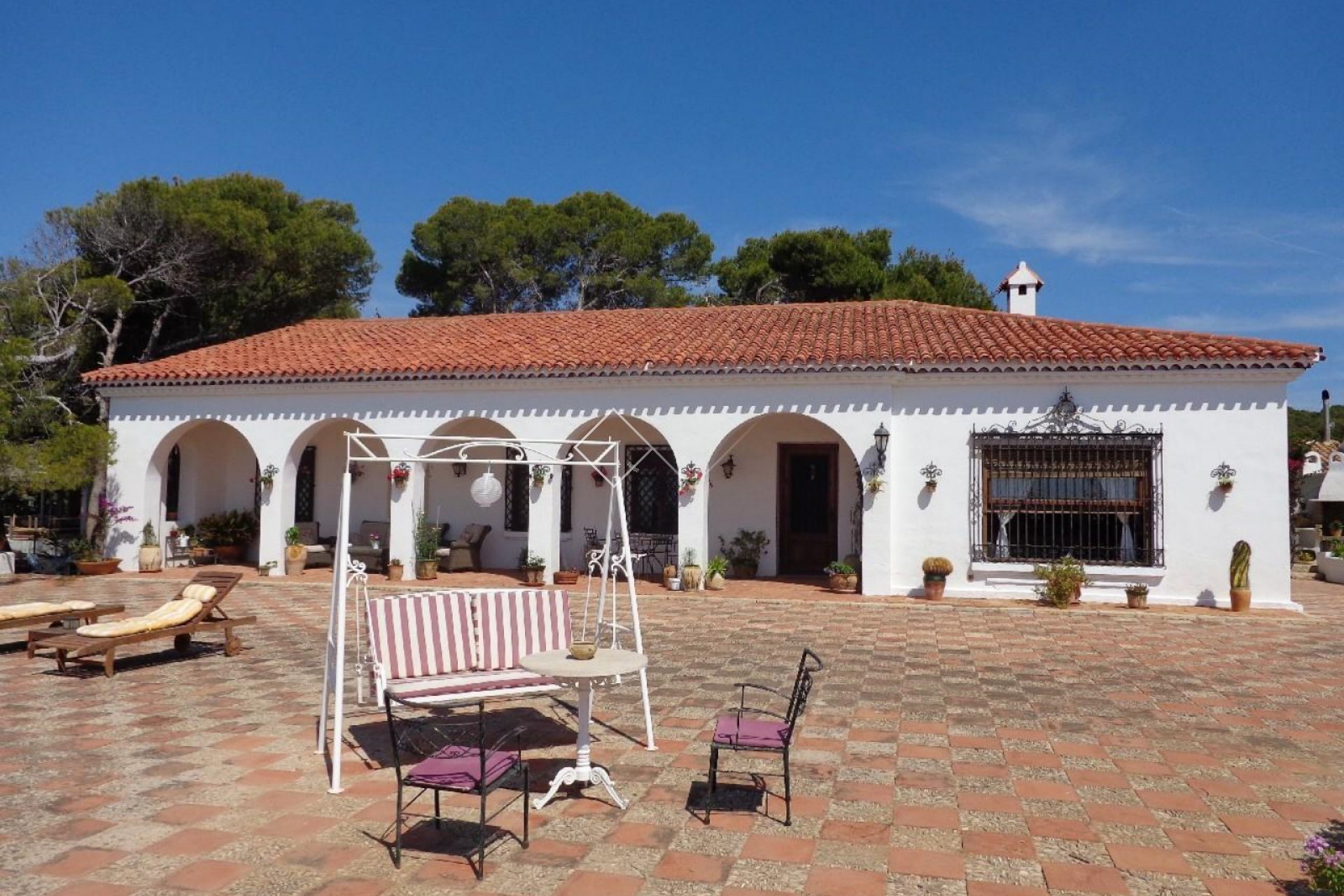 tradicional - Villa de primera linea en venta en Moraira