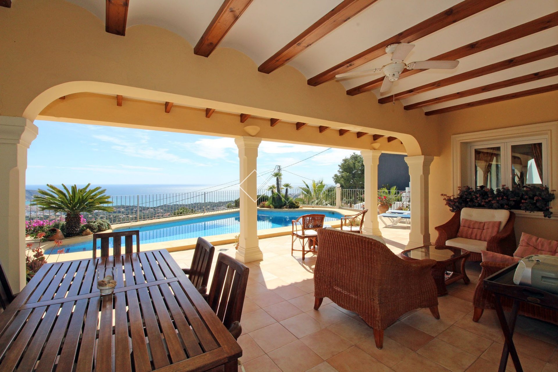 Villa con vistas panorámicas al mar moraira