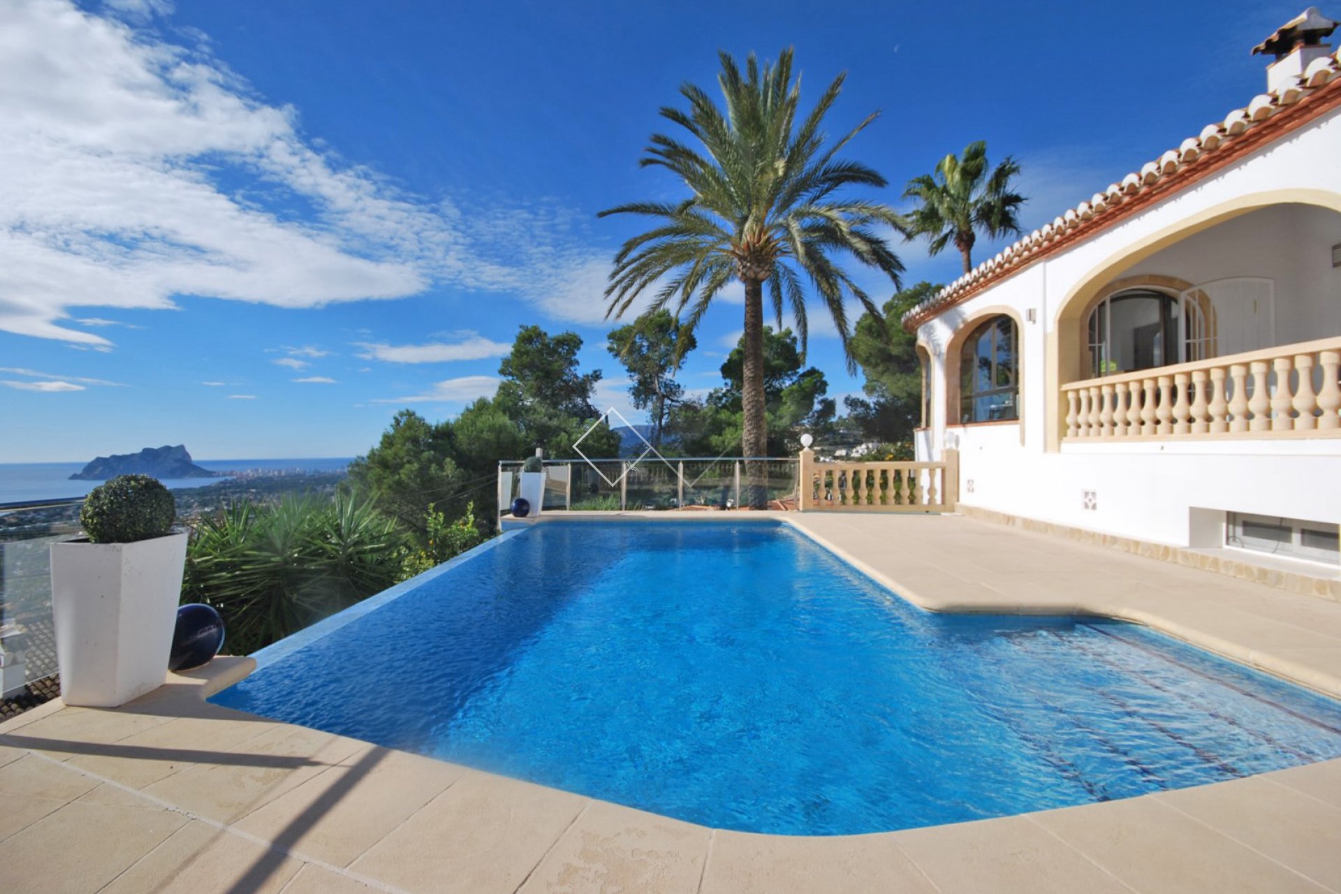 Villa mit spektakulärem Meerblick in Moraira zu verkaufen