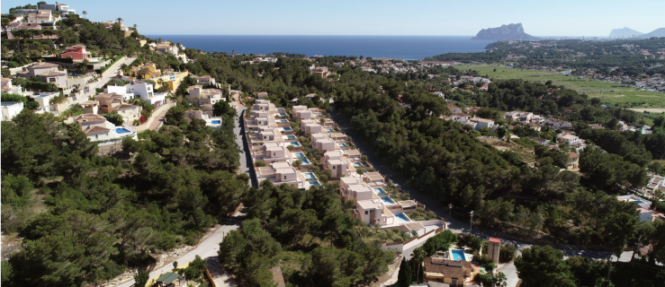 Liefhebbers van de Ibiza-stijl zullen dol zijn op deze halfvrijstaande villa's te koop in Moraira