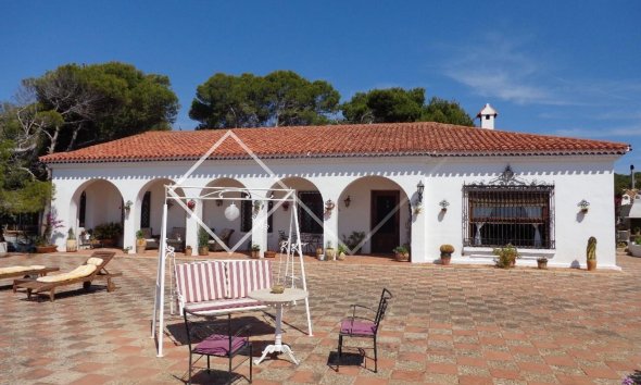 traditionelle - Villa de première ligne à vendre à Moraira