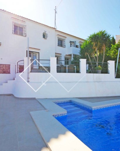 Piscine Villa - Grande villa de style méditerranéen avec piscine à vendre à Montemar, Benissa. 