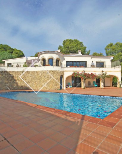 villa tradicional piscina - Precioso chalet en venta en Calpe con grandes vistas al mar