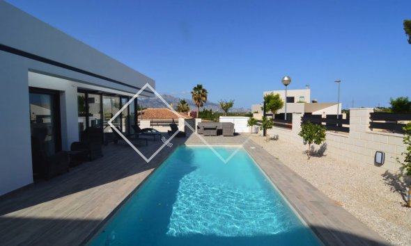 piscina - Villa de nueva construcción en venta en La Nucia Polop
