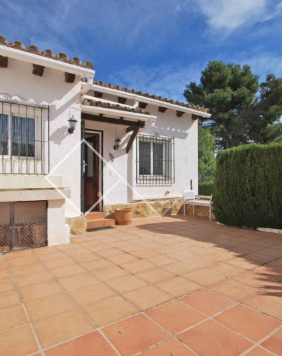 entrance house -  Opportunity! 5 bed attached house for sale in Moraira