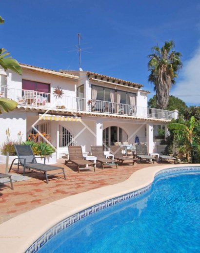 villa pool -  Attractive villa for sale; short walk to Moraira