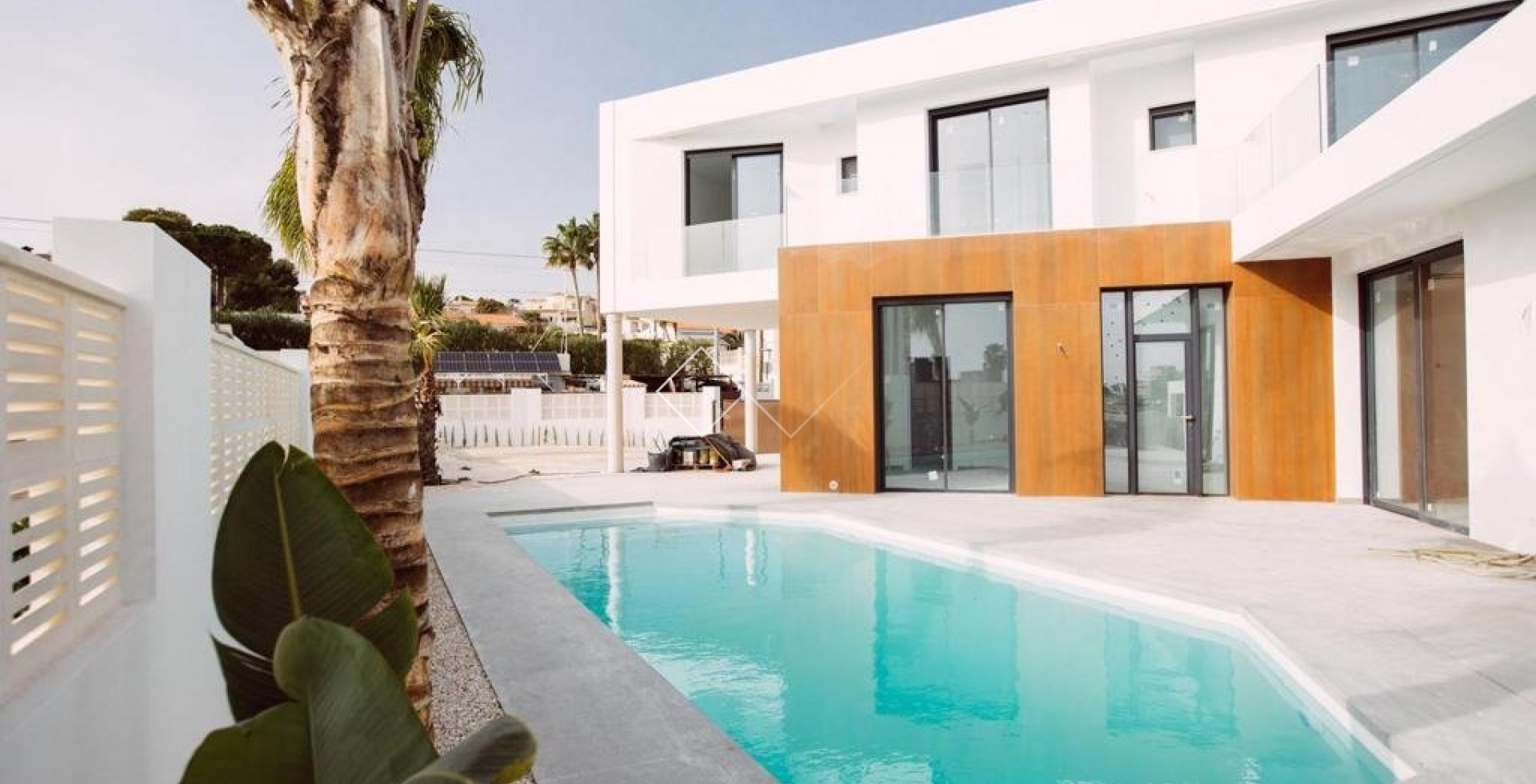 Moderna villa con piscina en venta en Calpe, a 600 m de la playa
