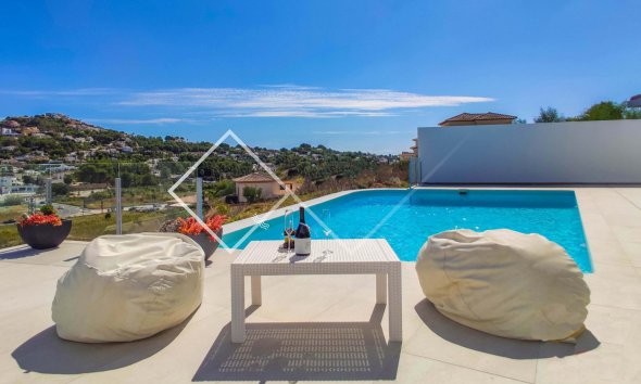 offenes Ausblick - Moderne Villa zu verkaufen nah zu Moraira, Solpark