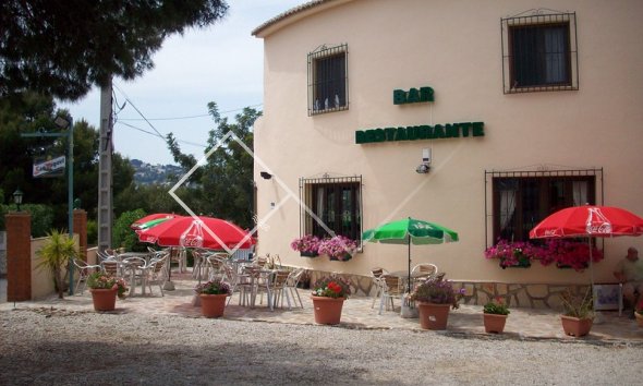 Terrasse - Villa (Restaurant) mit großem Potenzial zu verkaufen in Moraira