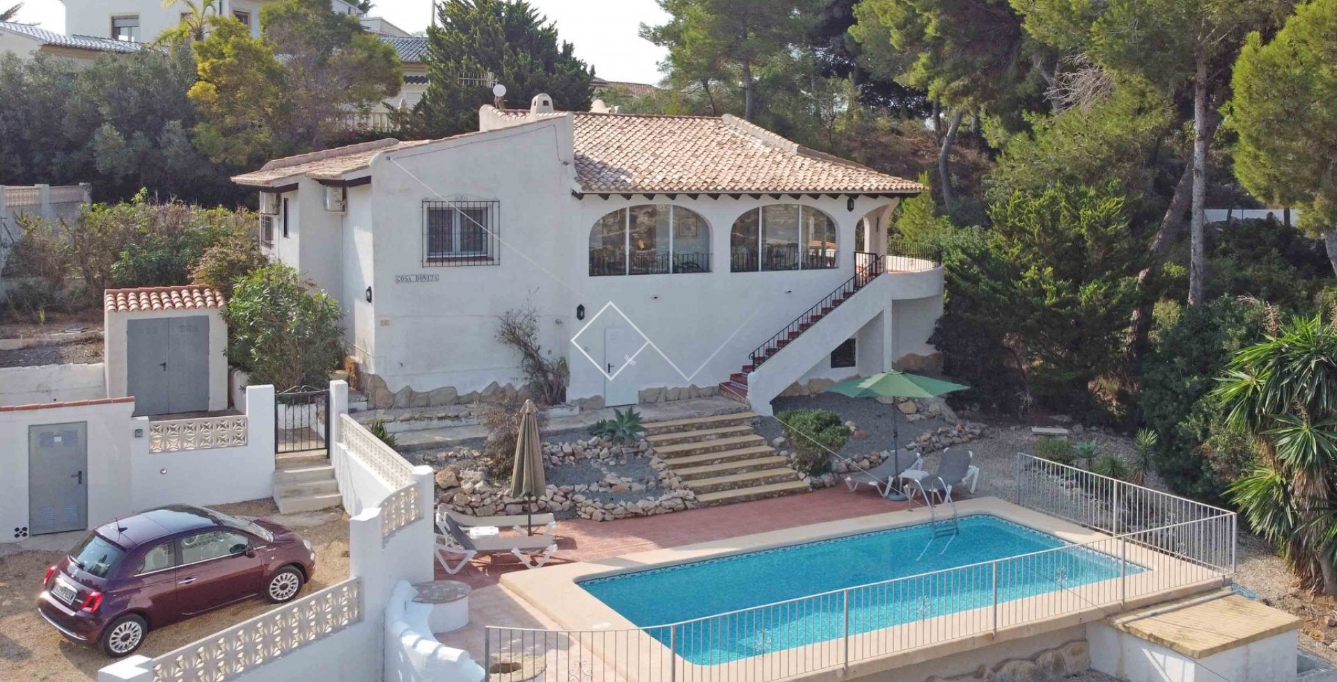 casa y piscina - Encantadora villa con vistas a la montaña en venta en Benimeit, Moraira