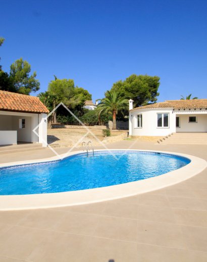 Poolterrasse - Renovierte Villa zu verkaufen inch zum Moraira Dorf. Wie neu!
