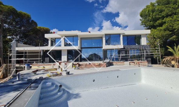 November 2021 - Beeindruckende neu gebaute erste Linie Villa mit spektakulärem Meerblick, Calpe