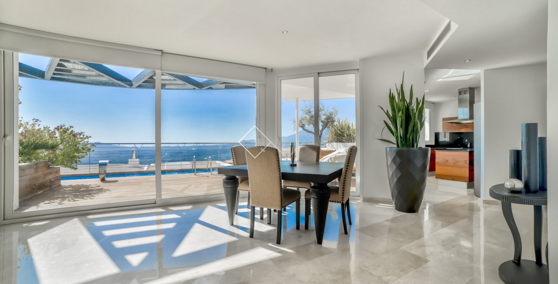 moderno y luminoso - Villa con grandes vistas al mar en venta en Altea