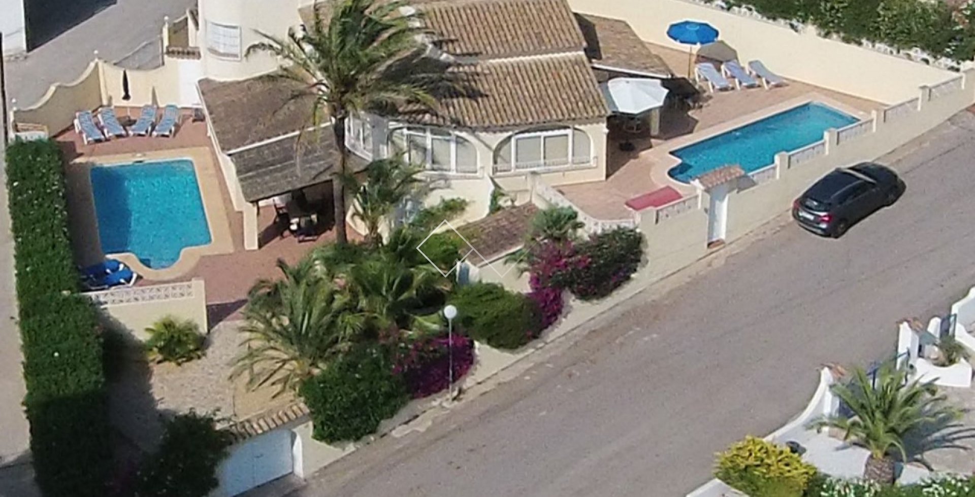 gran potencial de alquiler - Villa con 2 piscinas en venta en Villotel, Moraira