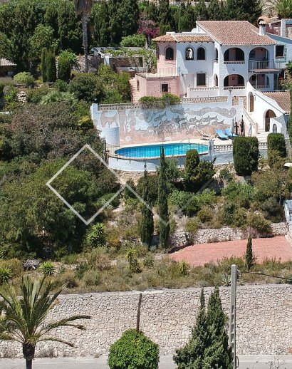 Villa reformada con grandes vistas al mar en venta en Moraira