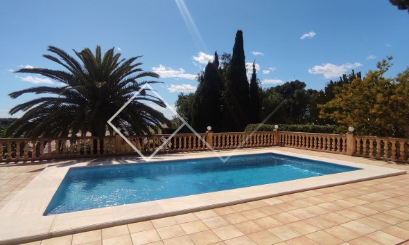 pool - Villa for sale near centre Moraira