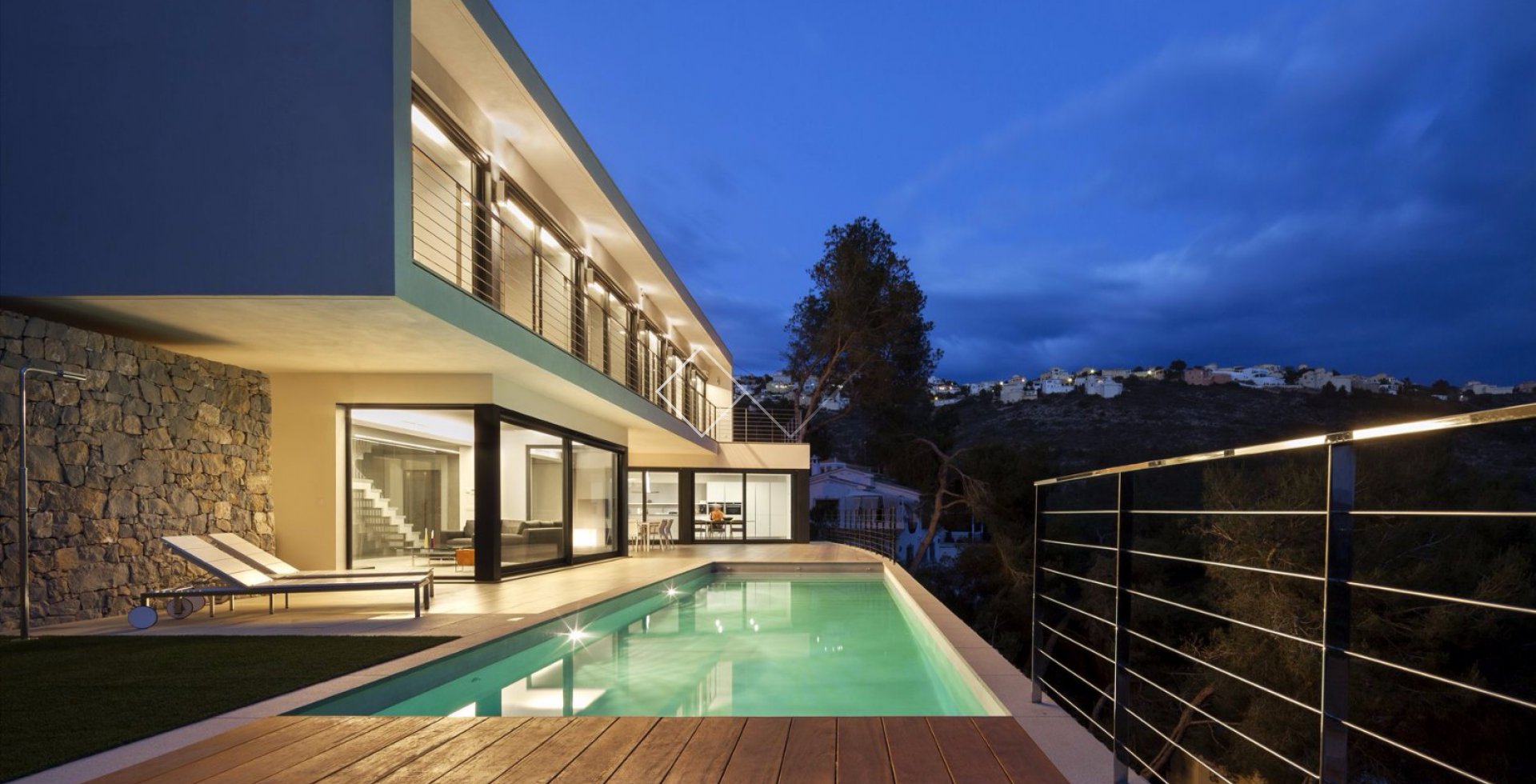am Abend - Wunderschöne moderne Villa mit Meerblick in Richtung El Portet und Calpe