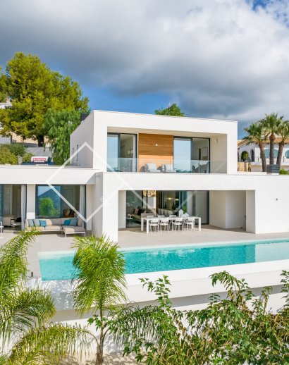 Modern villa with sea views for sale in El Portet Moraira