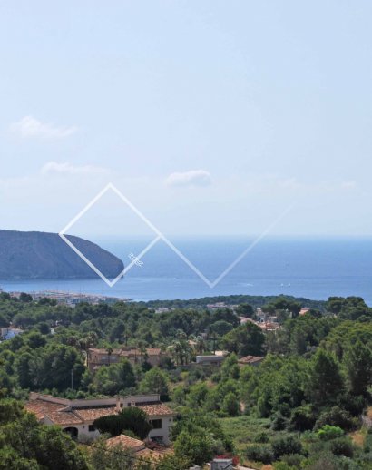 Parcela con vistas al mar en venta en Moraira