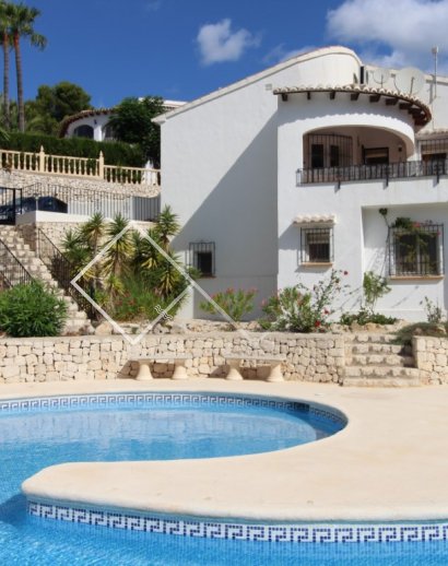 Beautiful corner house, south-east facing, in Los Alcazares with view of the communal pool and beautiful open view to El Portet and the sea