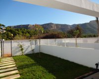 Achtertuin en uitzicht op de bergen - Modern aangebouwd huis te koop met gemeenschappelijk zwembad en garage in Jesus Pobre