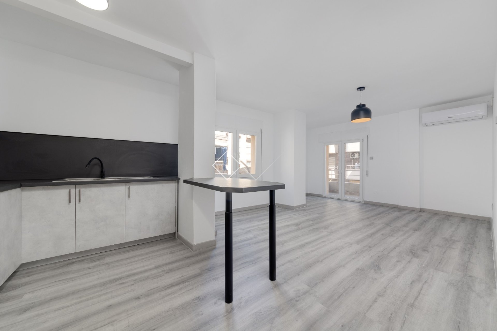  - Apartment / Flat - Torrevieja - Centro