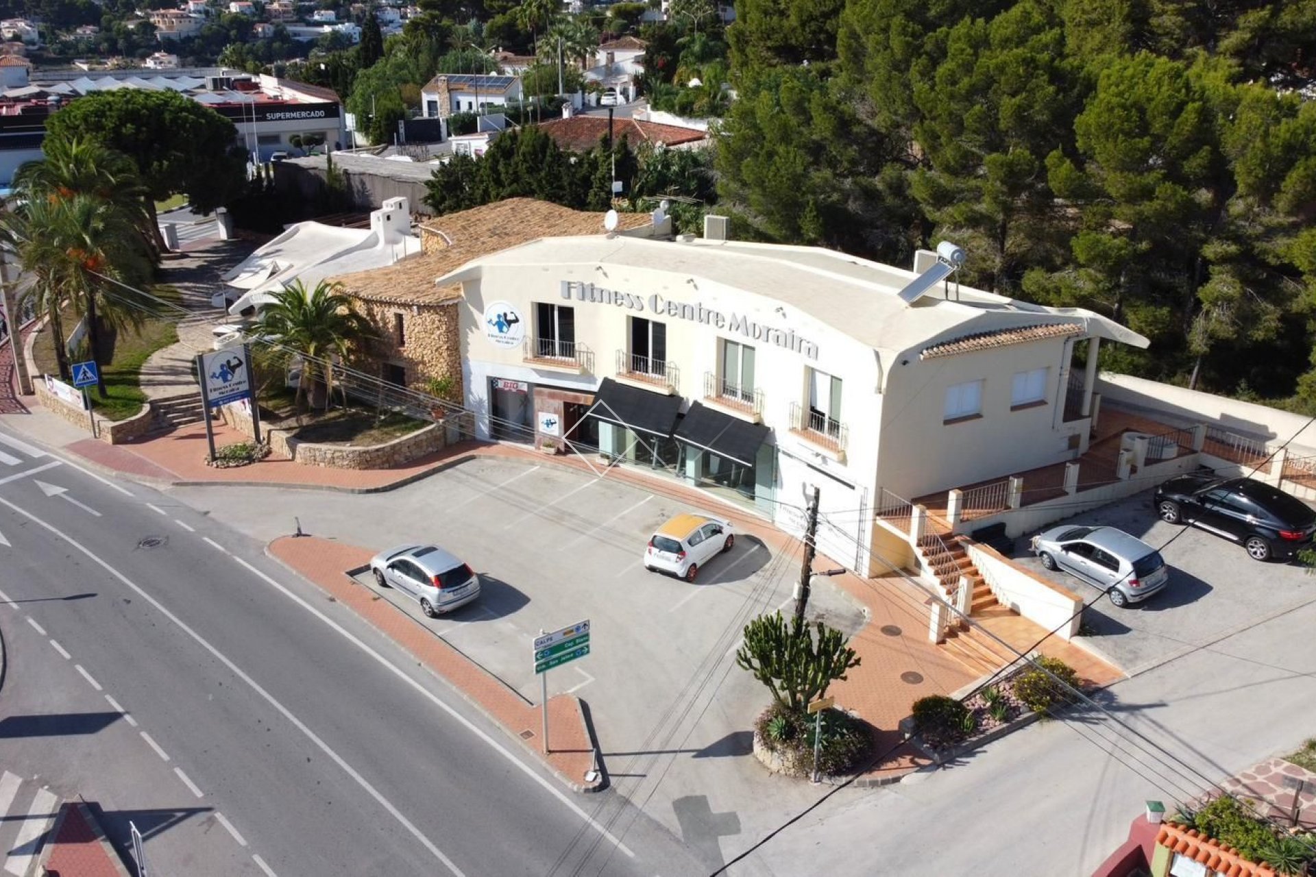 Commerciële ruimte met 3 units te koop in Moraira