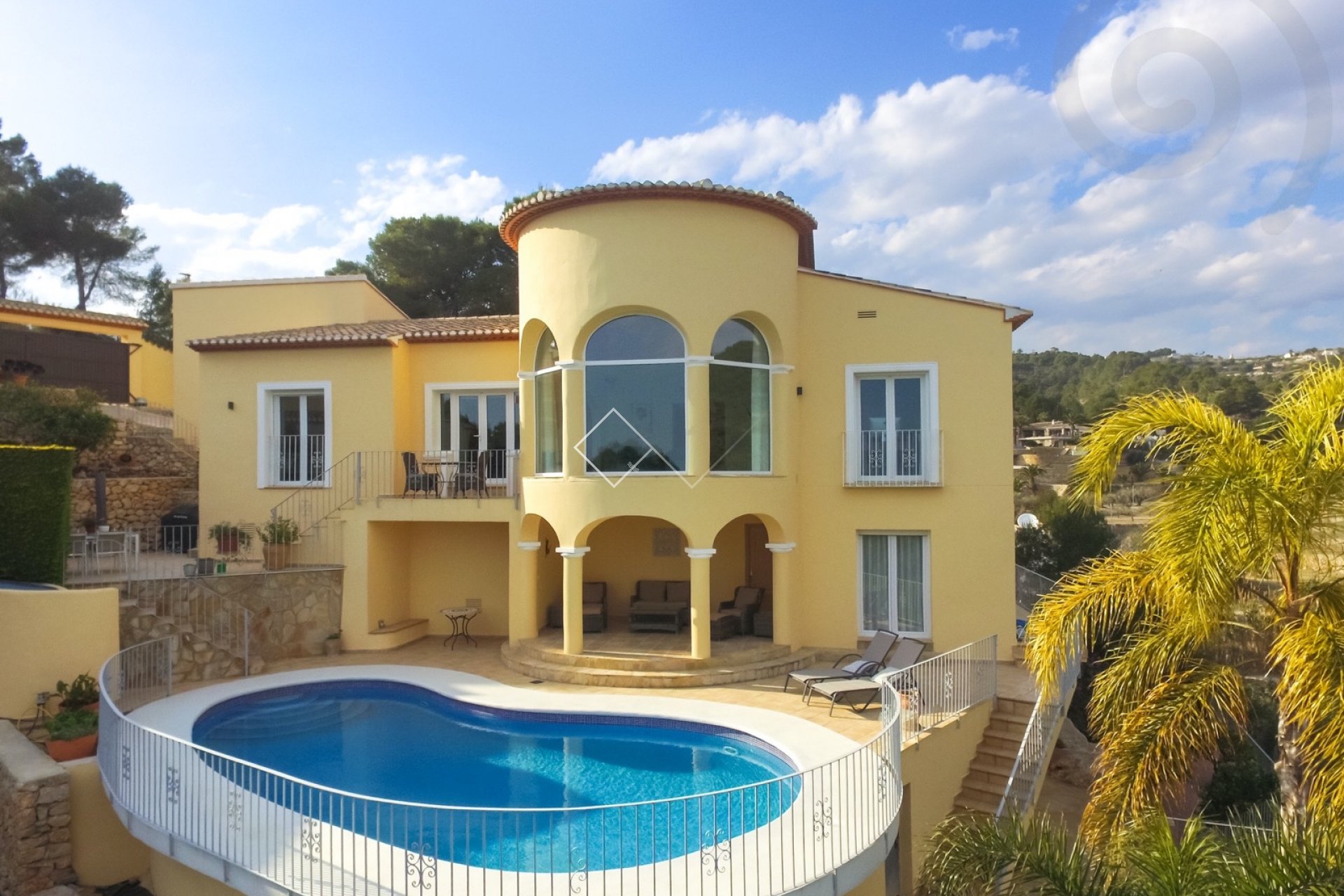 Gemoderniseerde villa te koop in Benissa met mooi (zee) zicht 
