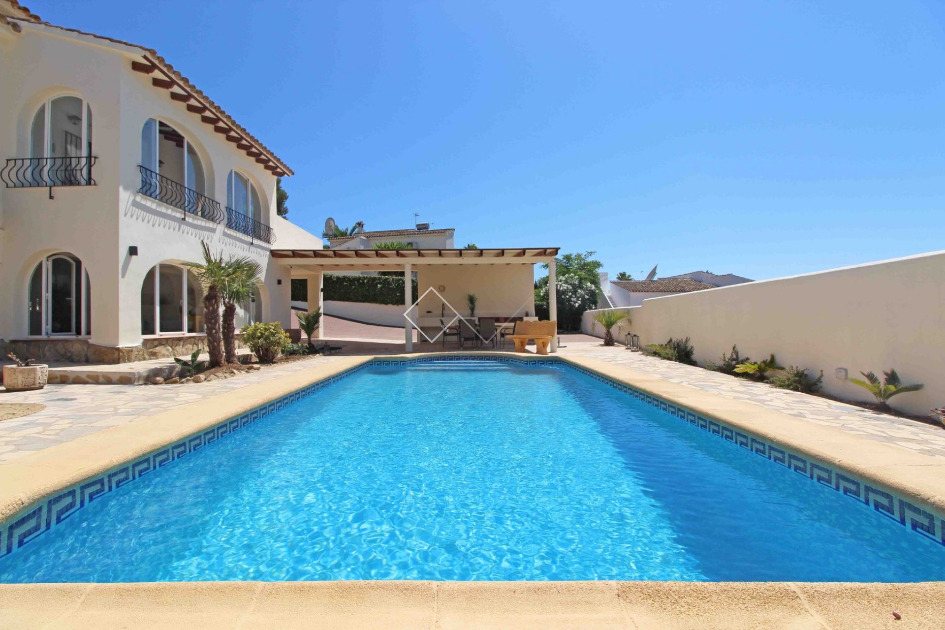 holiday let - Great villa for sale in Moraira, Villotel
