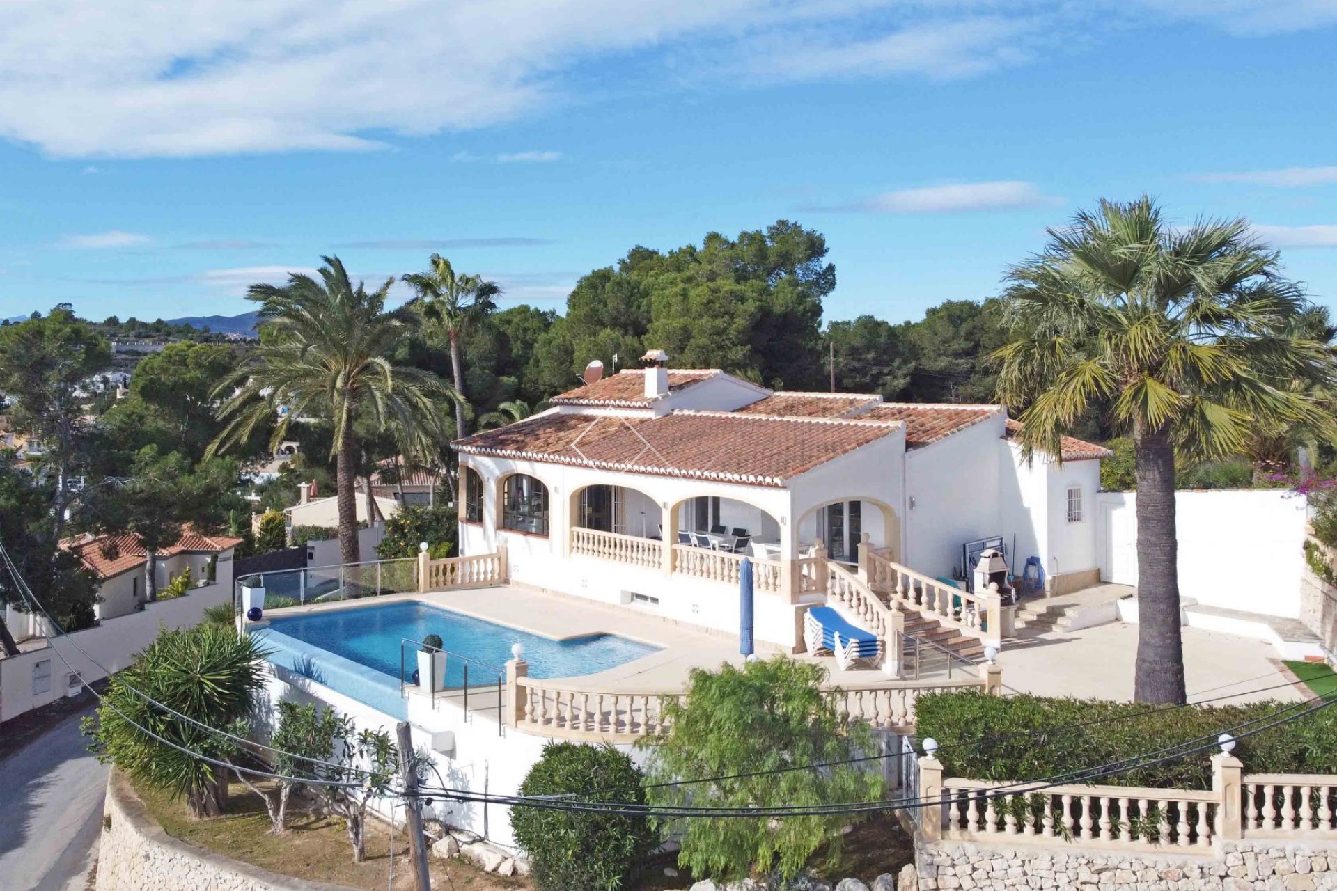 huis en zwembad - ​Villa met spectaculair zeezicht te koop in Moraira