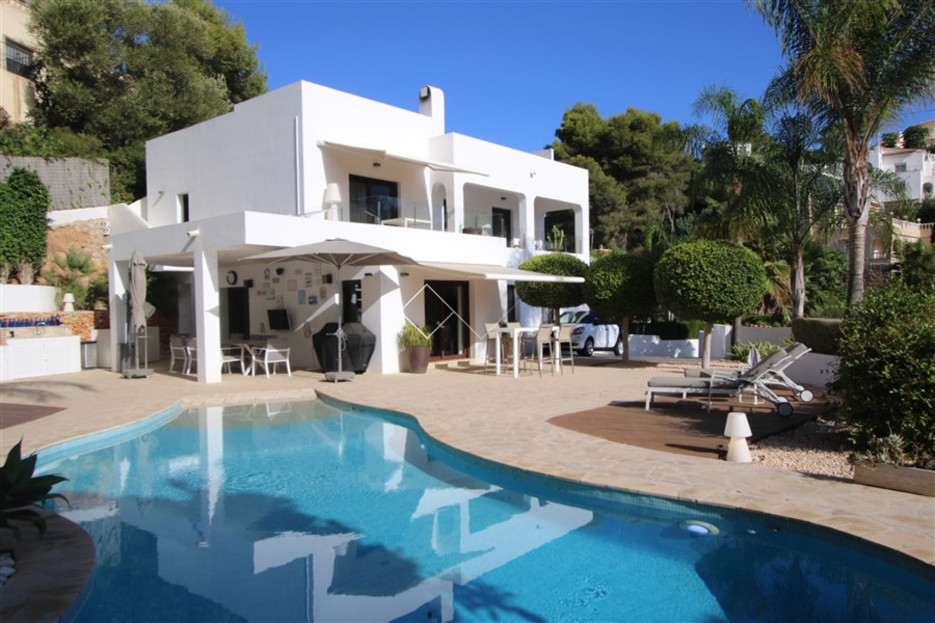 Ibiza villa te koop in Benissa met verwarmd zwembad
