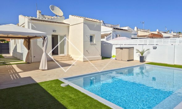 Independent villa -  - Torrevieja - La Siesta - El Salado -  Torreta