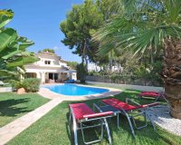 lawned garden - Luxurious villa for sale in El Portet, Moraira