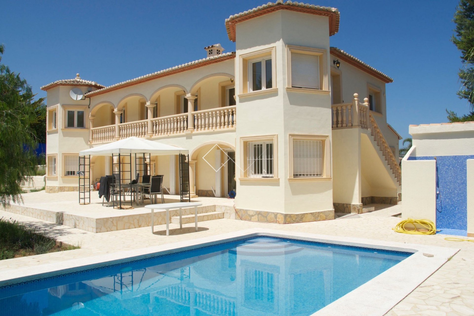 Majestic villa for sale close to Moraira