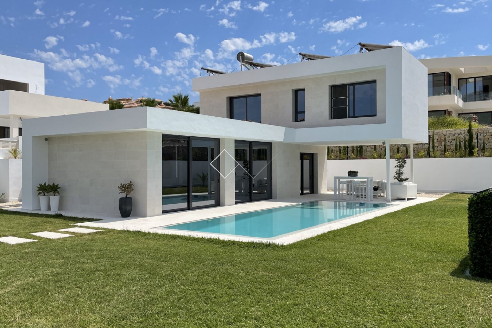 Modern villa for sale close to beach and centre of Calpe