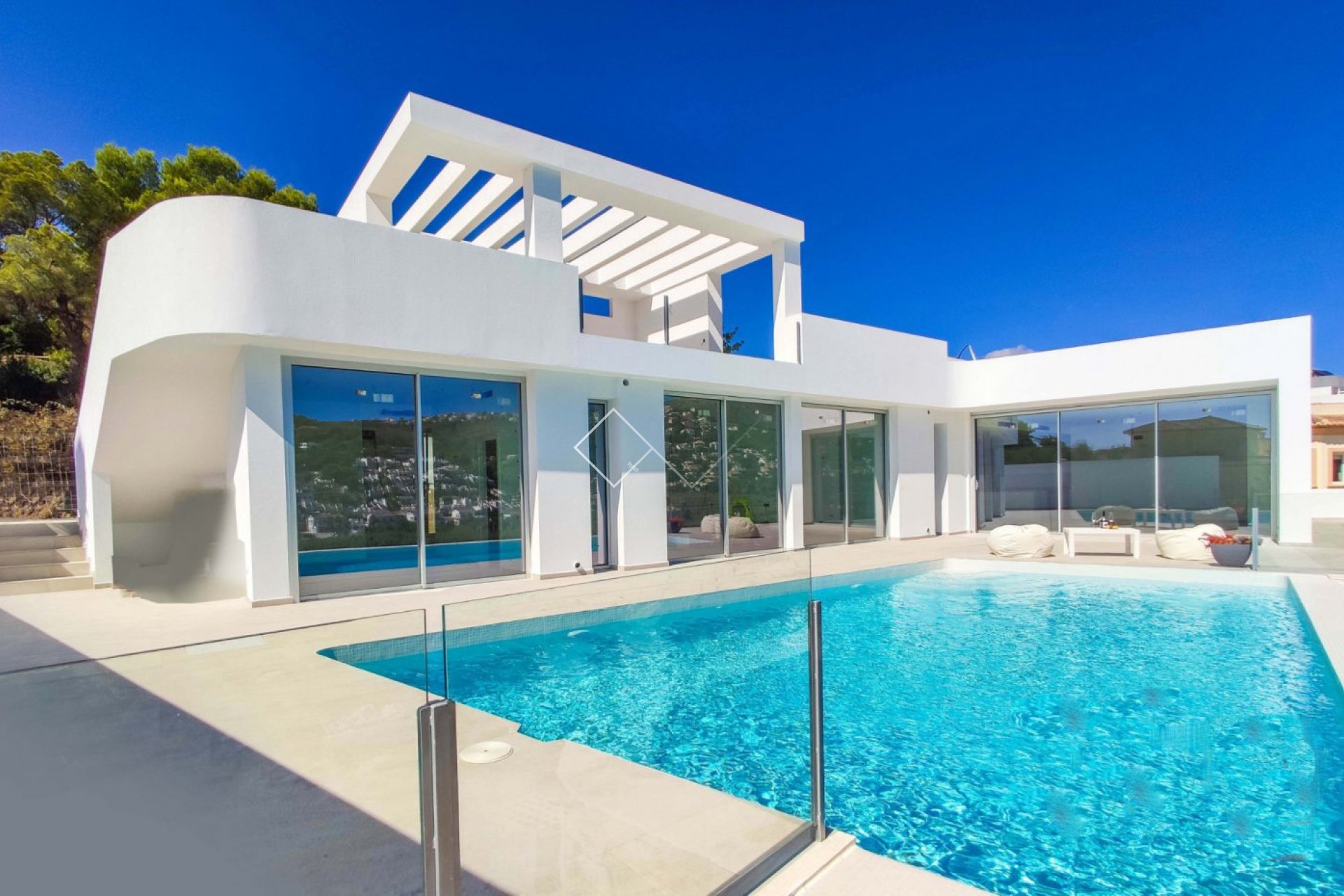 Moderne Villa zu verkaufen nah zu Moraira, Solpark