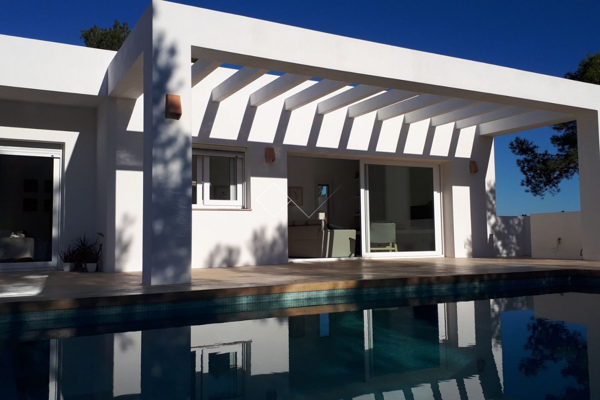 Neubau - Neue moderne Villa mit eigenem Pool in Pedreguer