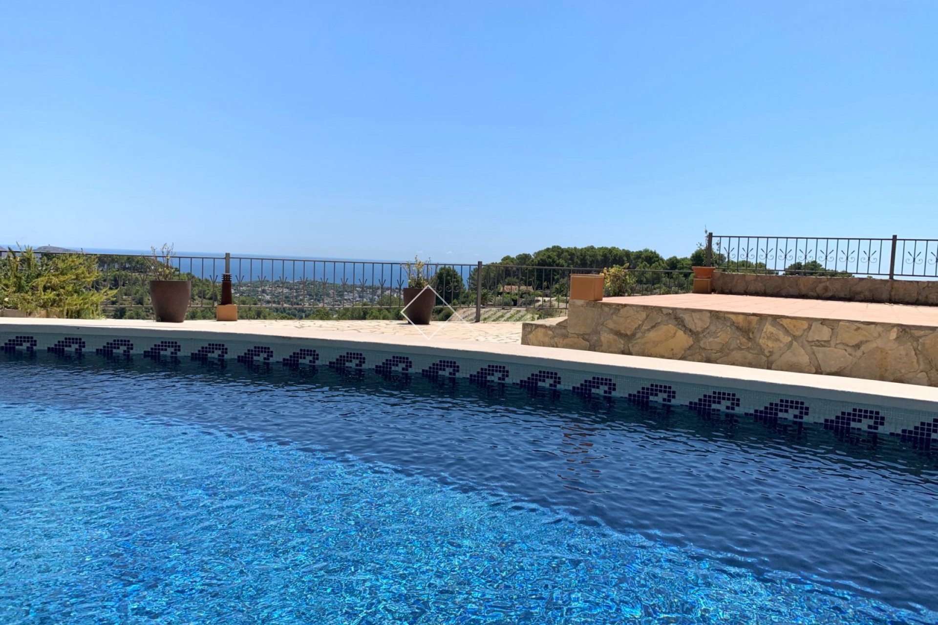 Panoramic sea views from pool - Renovated finca with sea view for sale in Benissa 