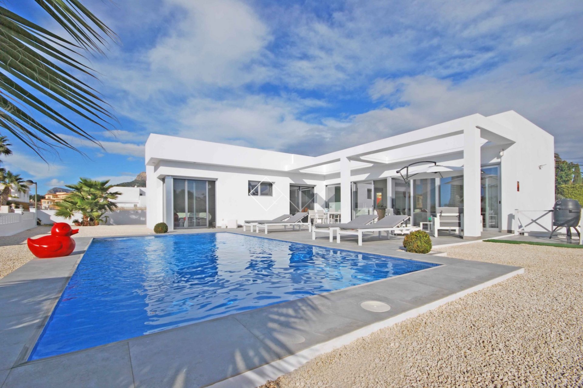 piscina - Preciosa villa moderna en venta en Enchinent, Calpe