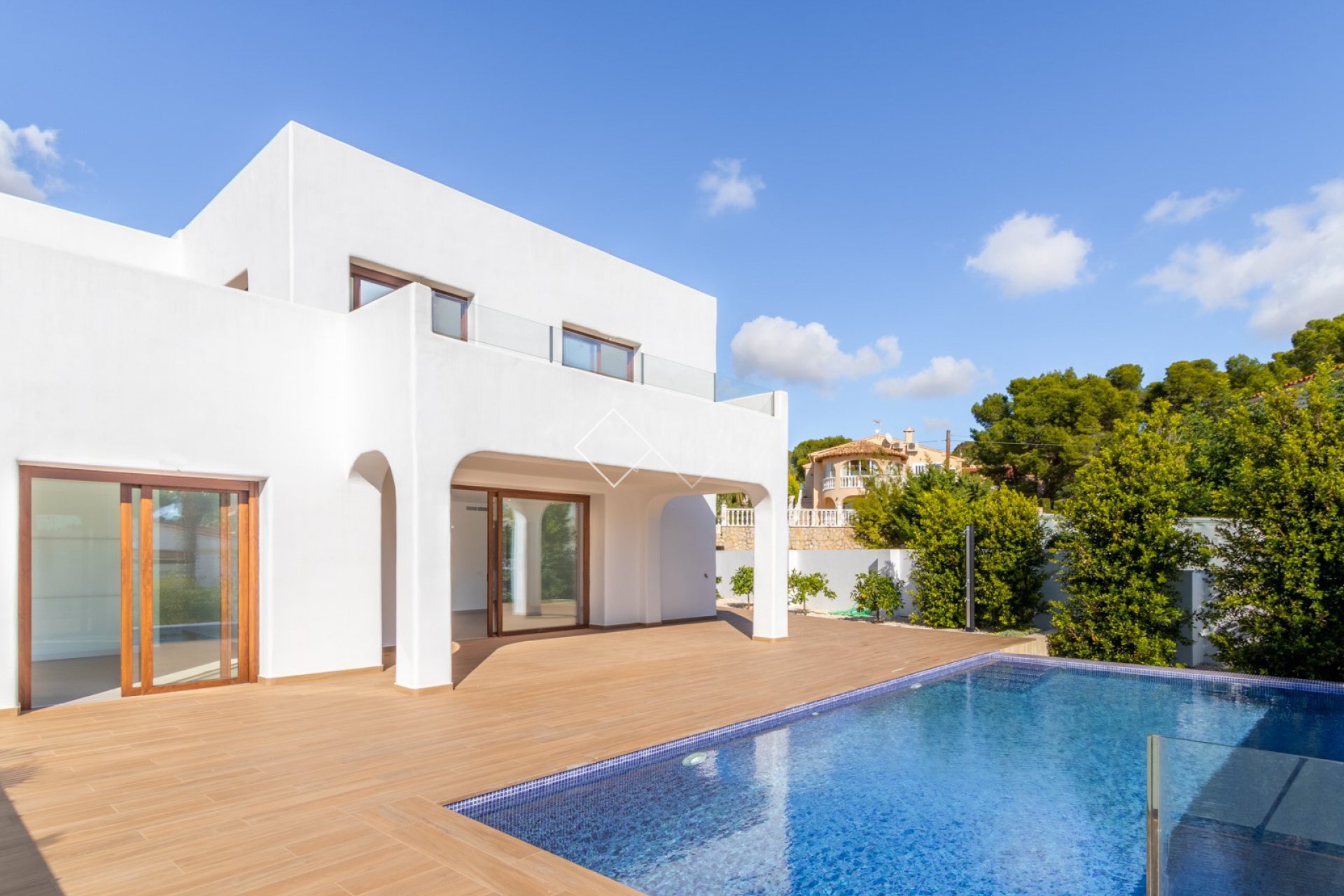 piscina terraza villa - Villa mediterránea de estilo ibicenco en Carrio, Calpe
