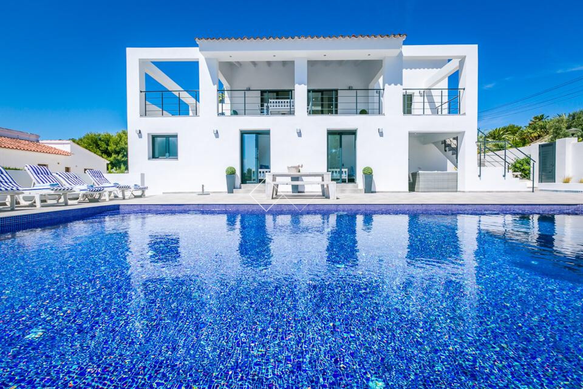 piscina villa - Impresionante villa moderna en venta en San Jaime Moraira