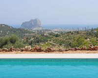 Piscina, vistas al mar y a la roca del Peñón - Villa de nueva construcción de estilo finca con impresionantes vistas al mar en venta en Benissa