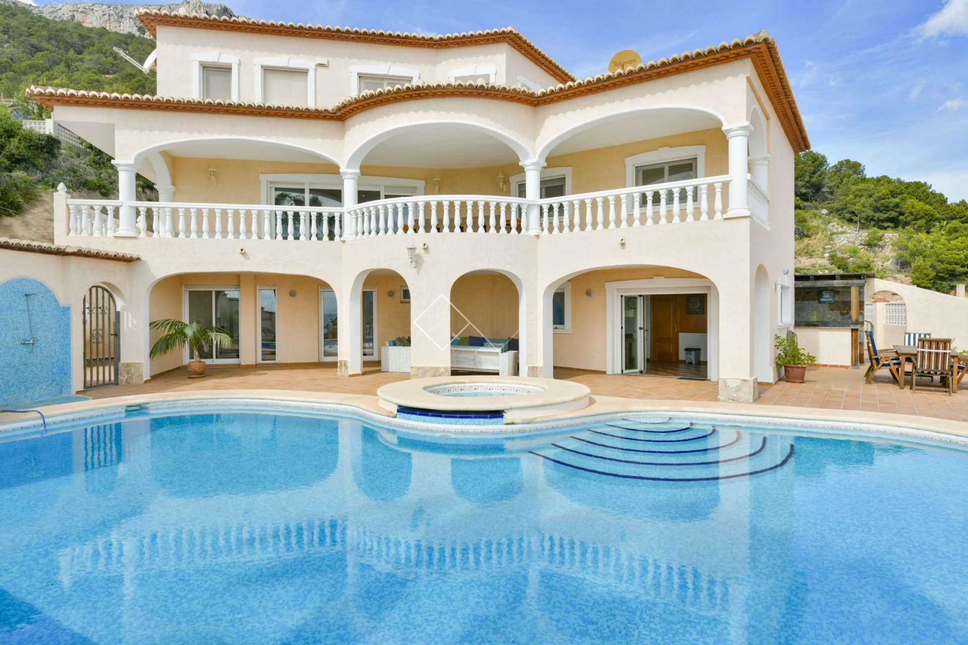 piscine et maison - Villa entièrement rénovée avec vue sur la mer à vendre, Calpe