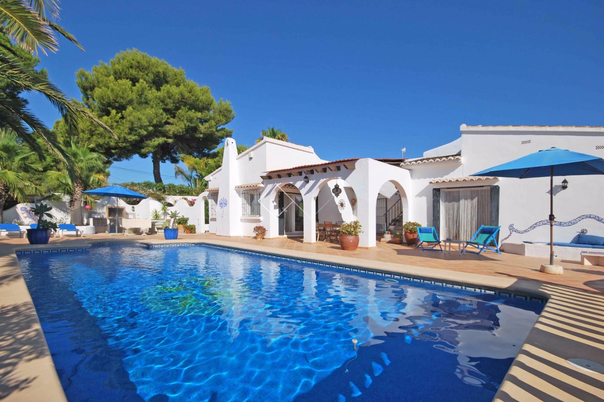 -piscine terrace Jolie villa individuelle proche de toutes les commodités, Baladrar, Benissa
