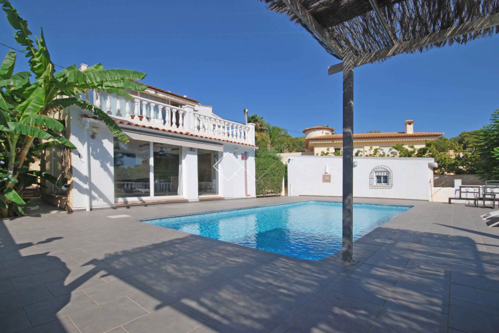 piscine + villa - Charmante villa à vendre à Buenavista, Benissa