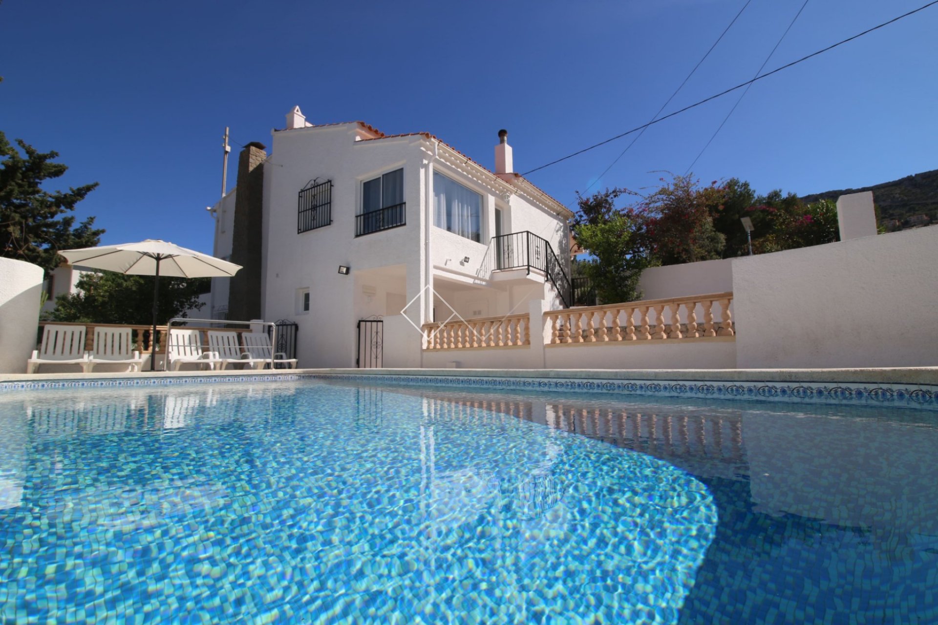 -piscine Villa rénovée avec piscine, à 400m de la plage à Canuta, Calpe